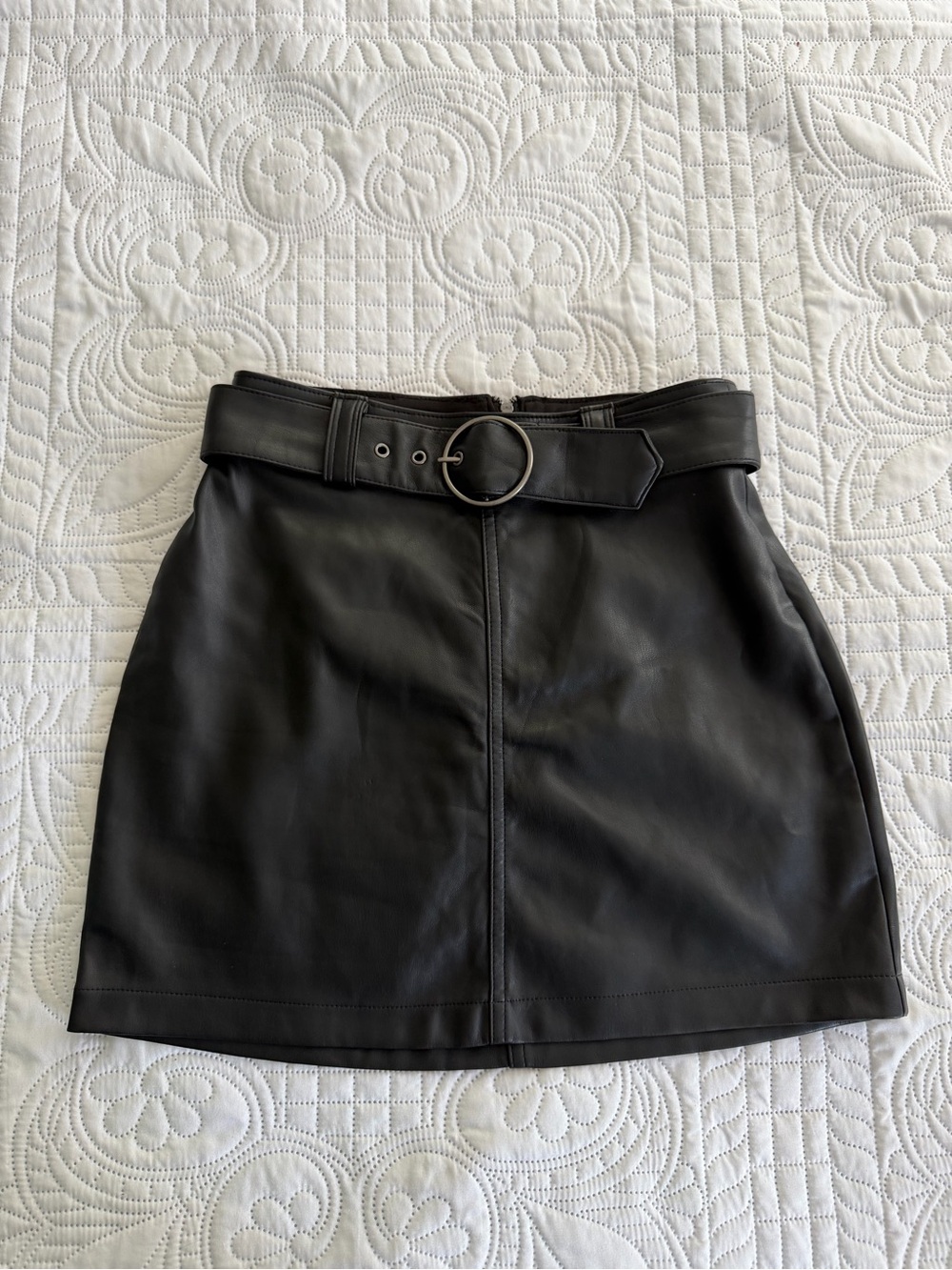 Women’s Hollister Black Faux Leather Belted Mini Skirt XS High Waist Party